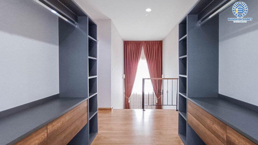 *****บ้านเดี่ยวมือสองย่านนนทบุรี ม.เดอะซิตี้ บางใหญ่ เนื้อที่กว้างขวางถึง 52.7 ตร.ว. ฟังก์ชันจัดเต็ม 4 ห้องนอน 3 ห้องน้ำ 2 ที่จอดรถ ตกแต่งเฟอร์นิเจอร์พร้อมอยู่ แถมฟรี! 4 เครื่องปรับอากาศ, 2 เครื่องทำน้ำอุ่น บนทำเลเยี่ยม ใกล้เซ็นทรัลเวสต์เกต และรถไฟฟ้าสายสีม่วง "สถานีคลองบางไผ่"